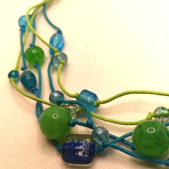 Handmade glass bead necklace - Picture 2 of 4